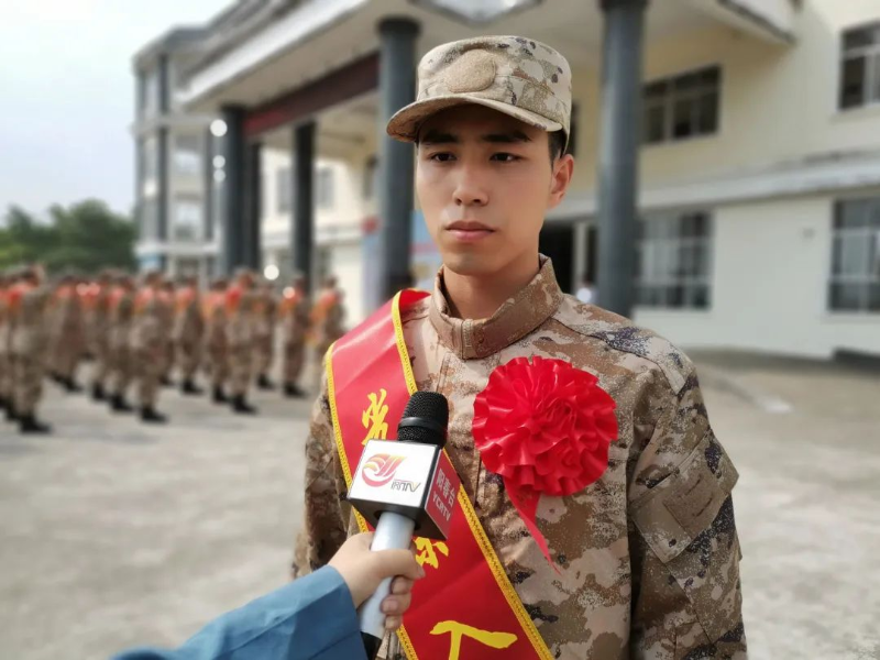 DƬ